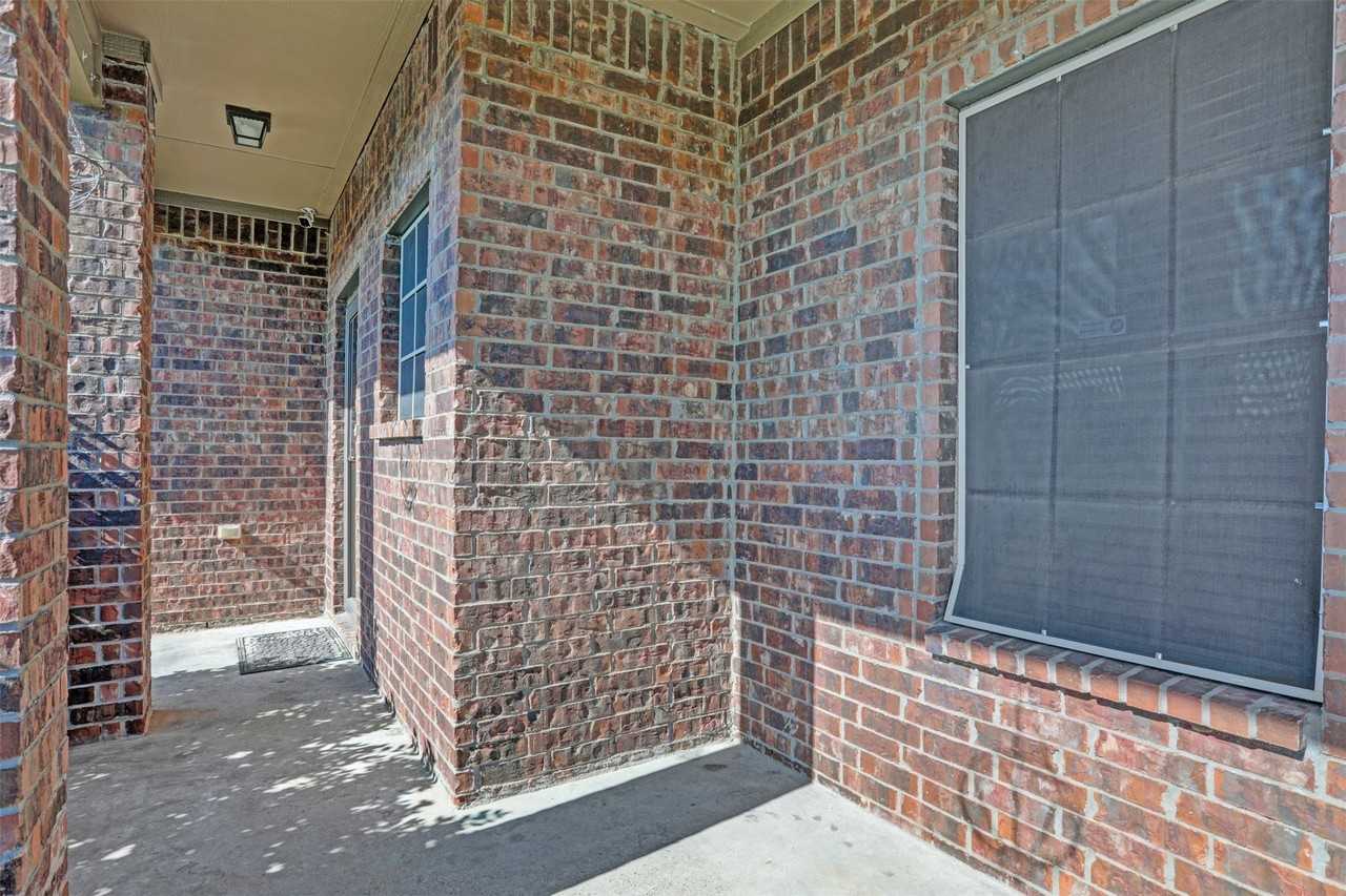 2138 Meadow View Dr - Photo 3 of 30