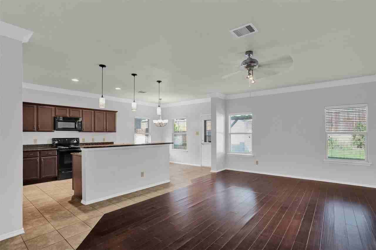 2138 Meadow View Dr - Photo 6 of 30