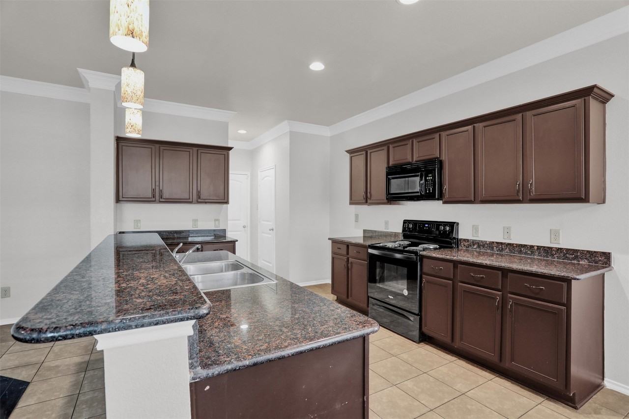 2138 Meadow View Dr - Photo 7 of 30