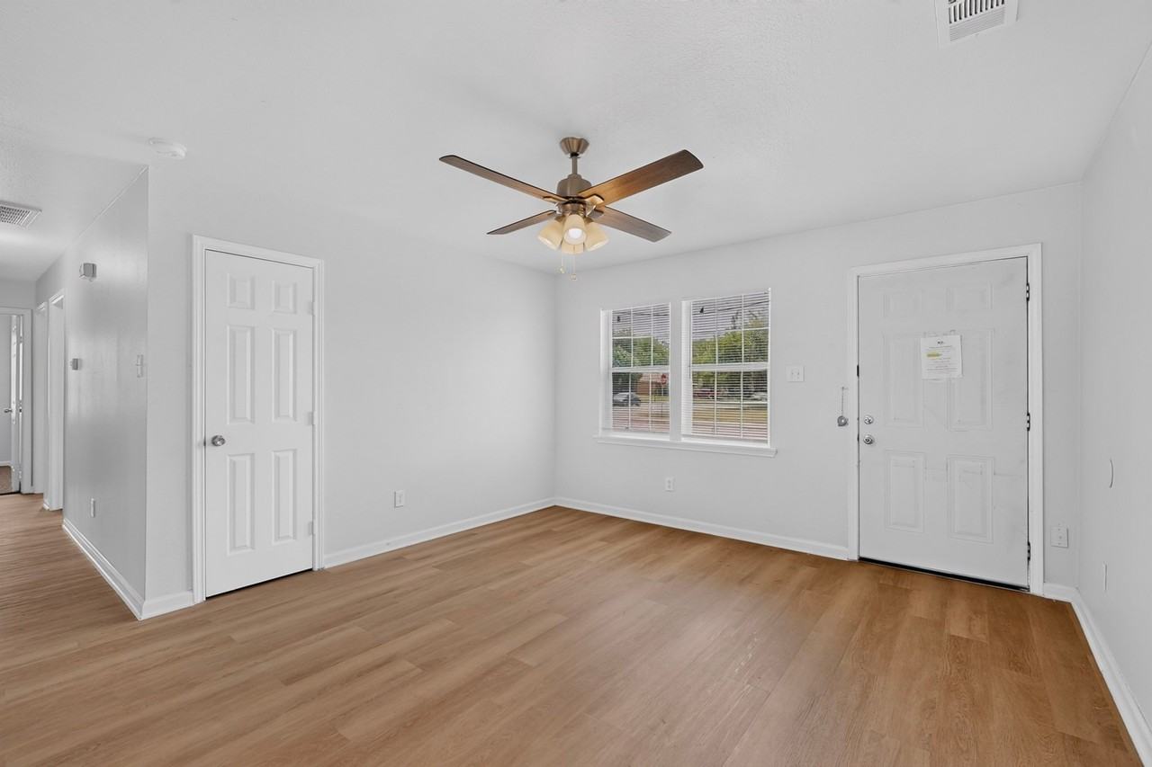 4525 Hunter St - Photo 7 of 39