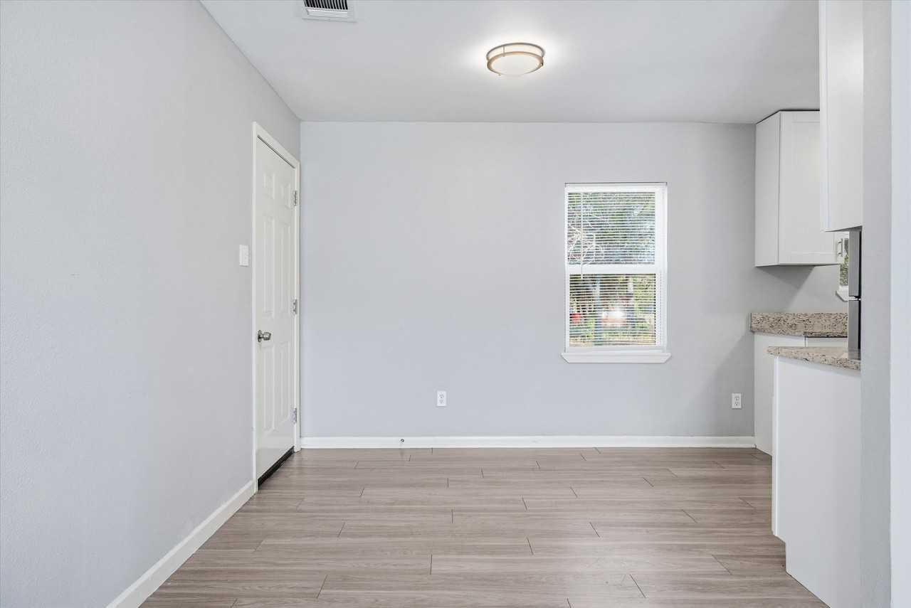 600 M L King Jr Boulevard - Photo 6 of 24