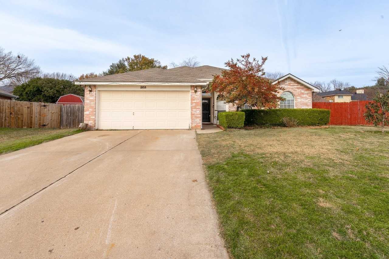 2414 Coventry Ct - Photo 2 of 17