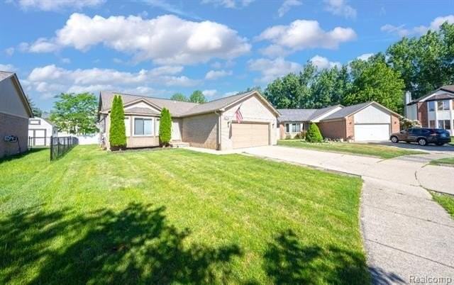 45925 Ashwood Ln - Photo 2 of 27