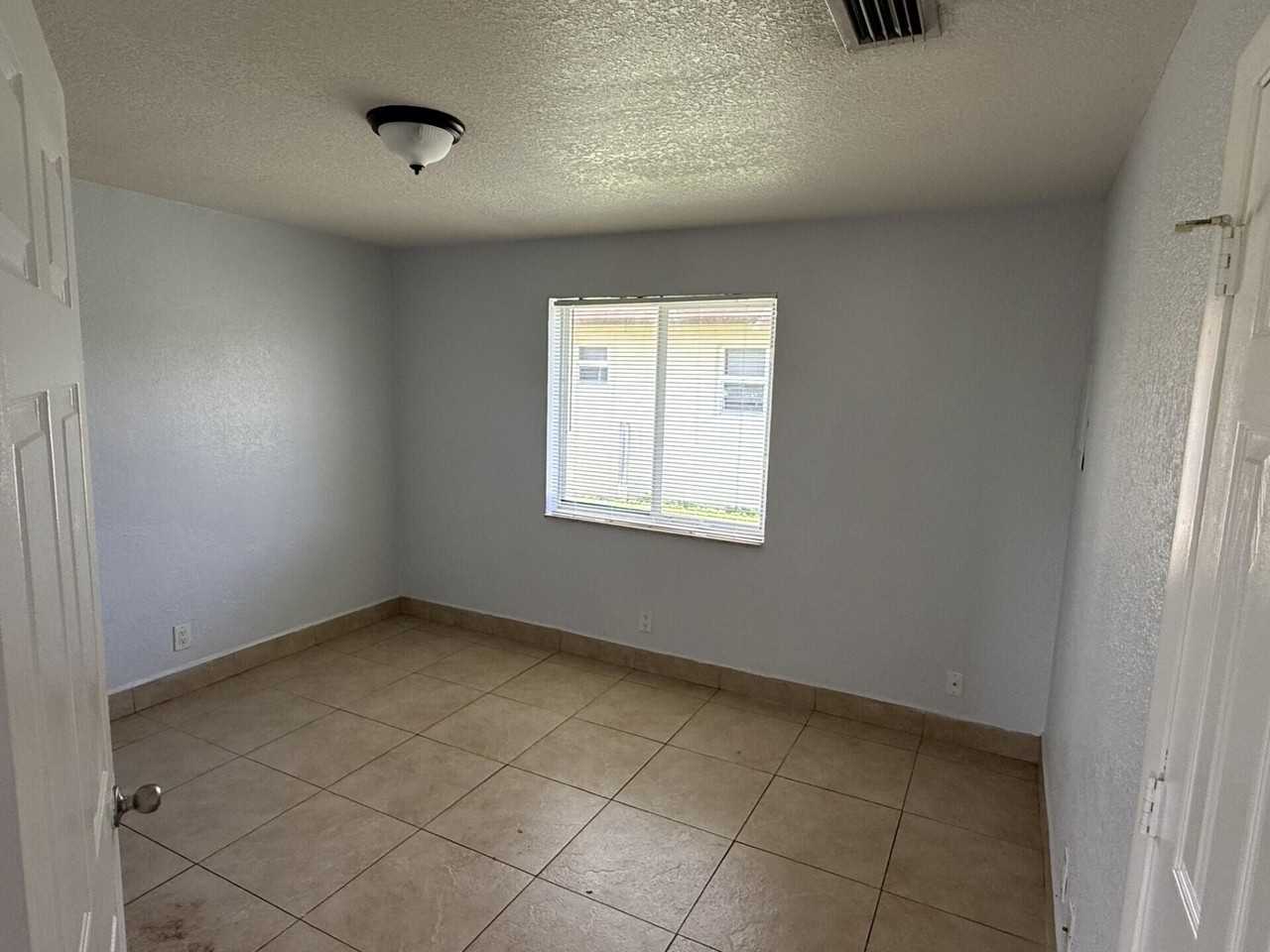 2820 Avenue S #8 - Photo 5 of 8