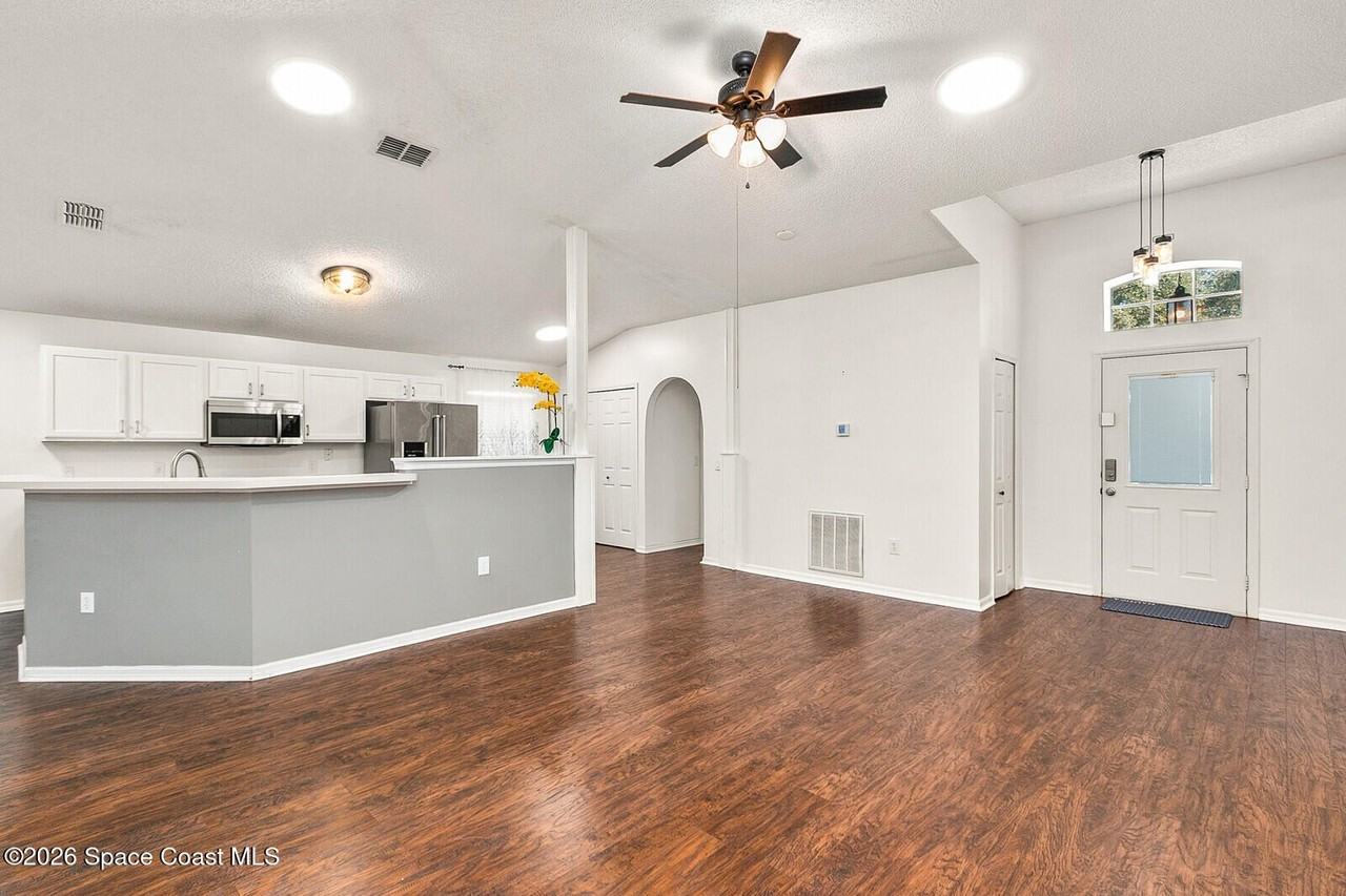 2152 Spring Creek Cir Ne - Photo 4 of 29