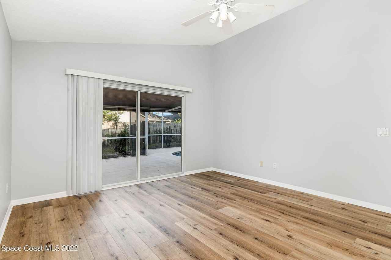 2187 Hedgerow Dr - Photo 7 of 21
