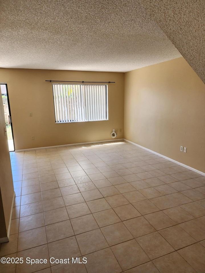 8721 Lantana Ct - Photo 3 of 17