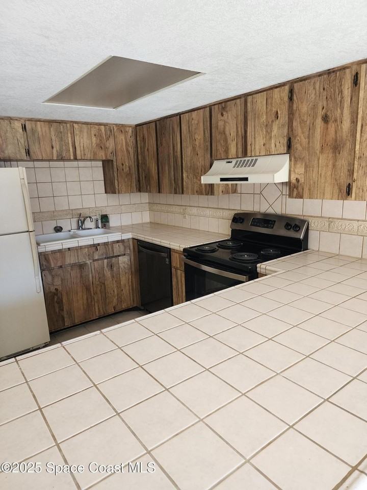 8721 Lantana Ct - Photo 4 of 17