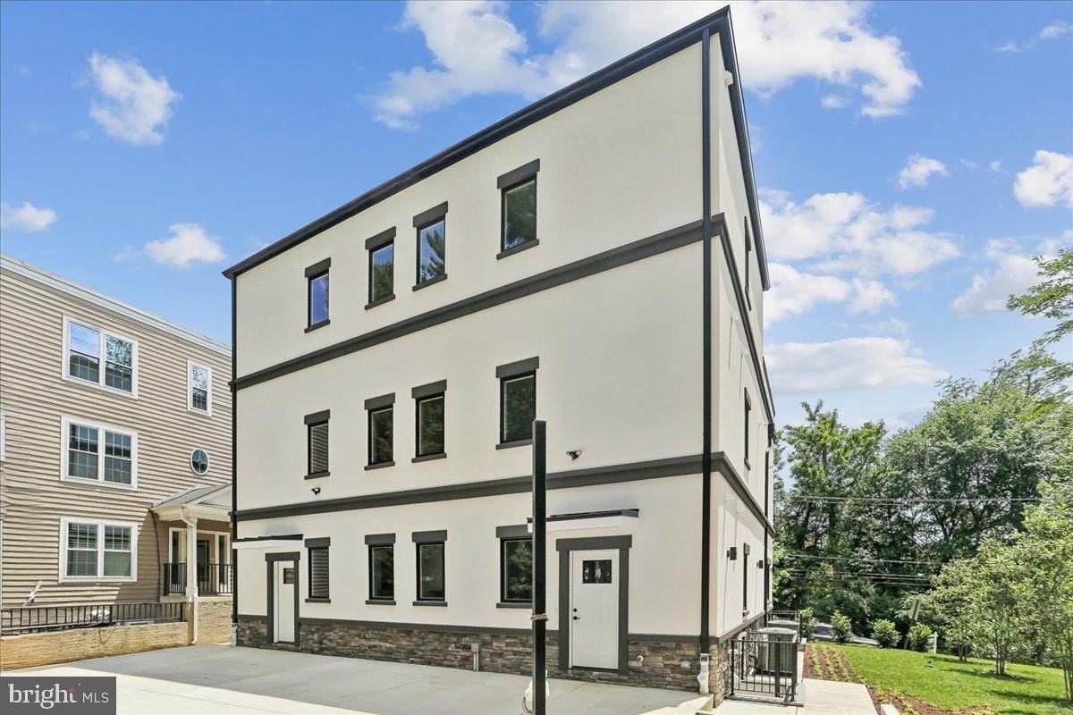 3929 Fulton St Nw #A - Photo 5 of 50