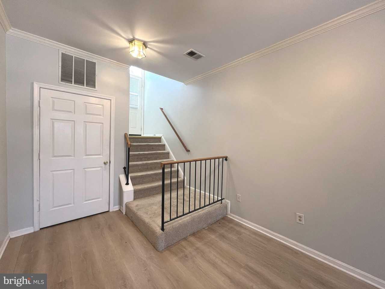 1439 Nestlewood Ct - Photo 4 of 20