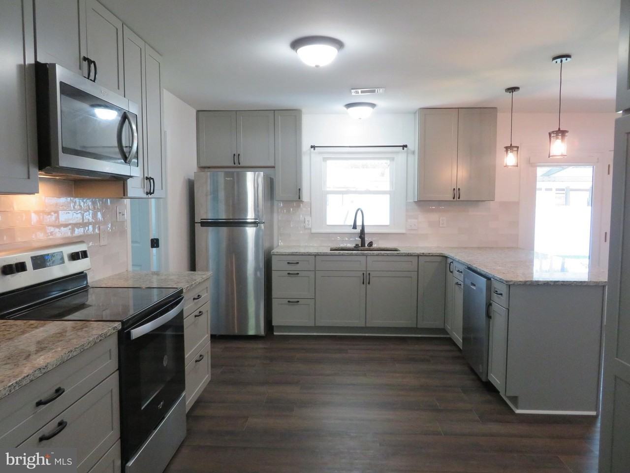 7895 Pavilion Dr - Photo 7 of 43