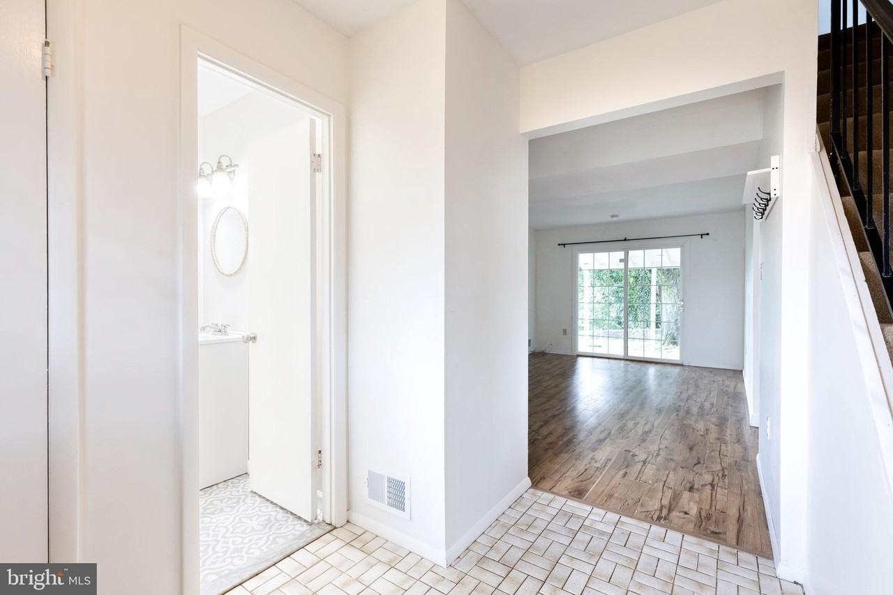 2249 Four Seasons Dr - Photo 2 of 19