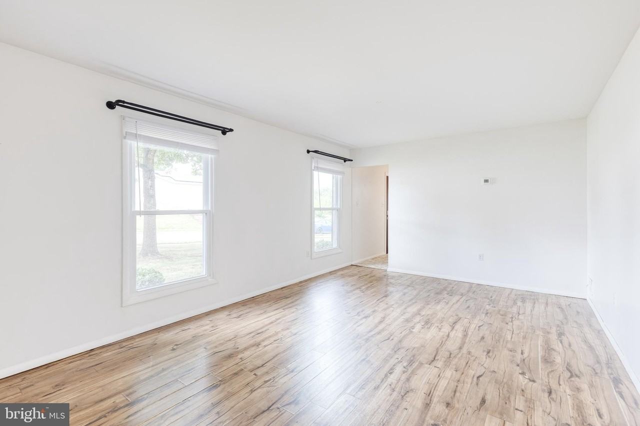 2249 Four Seasons Dr - Photo 3 of 19