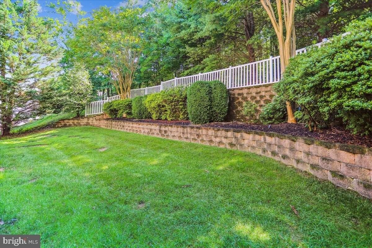8931 Falls Farm Dr - Photo 7 of 50