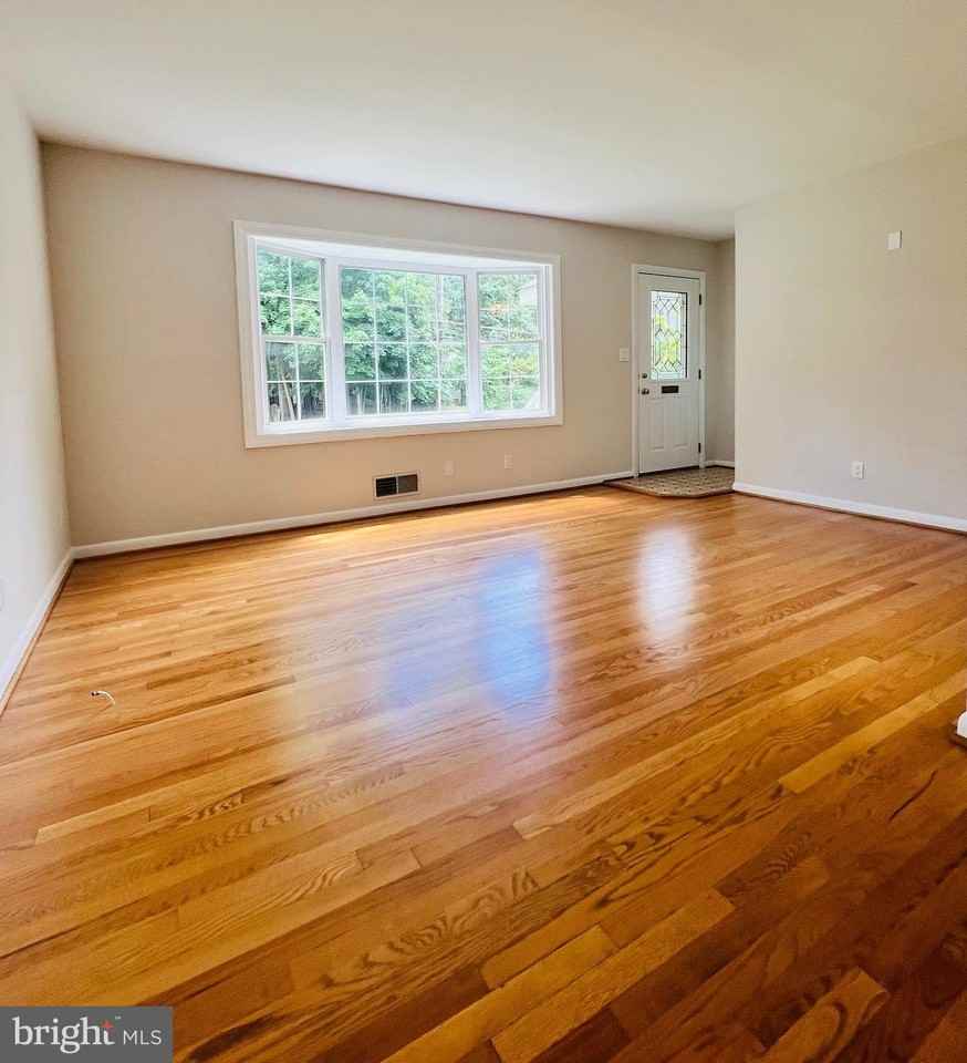 407 Anderson Ave - Photo 3 of 36