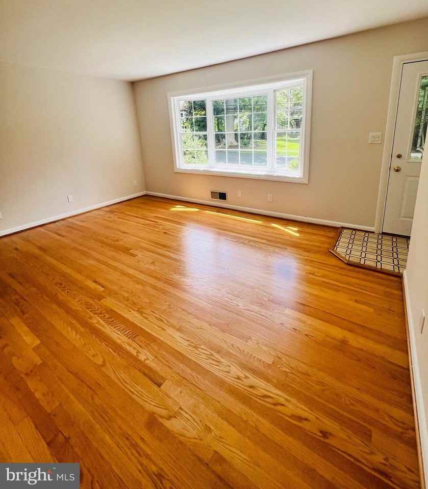407 Anderson Ave - Photo 4 of 36