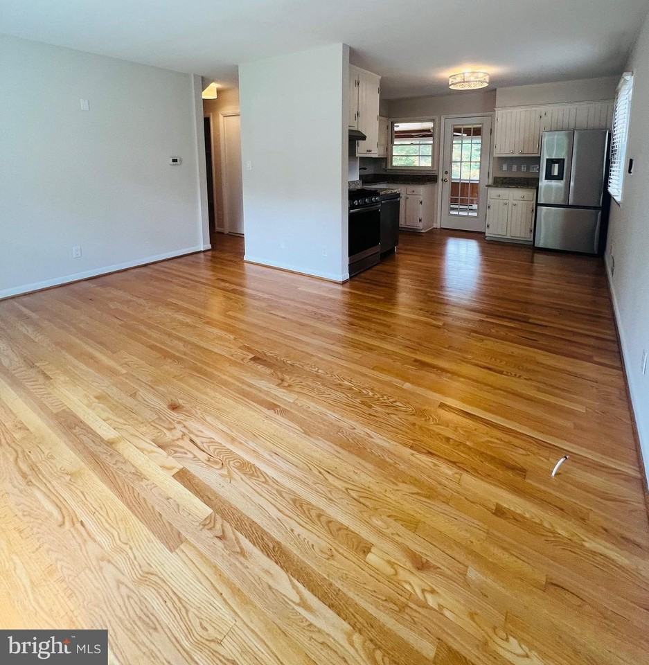 407 Anderson Ave - Photo 5 of 36