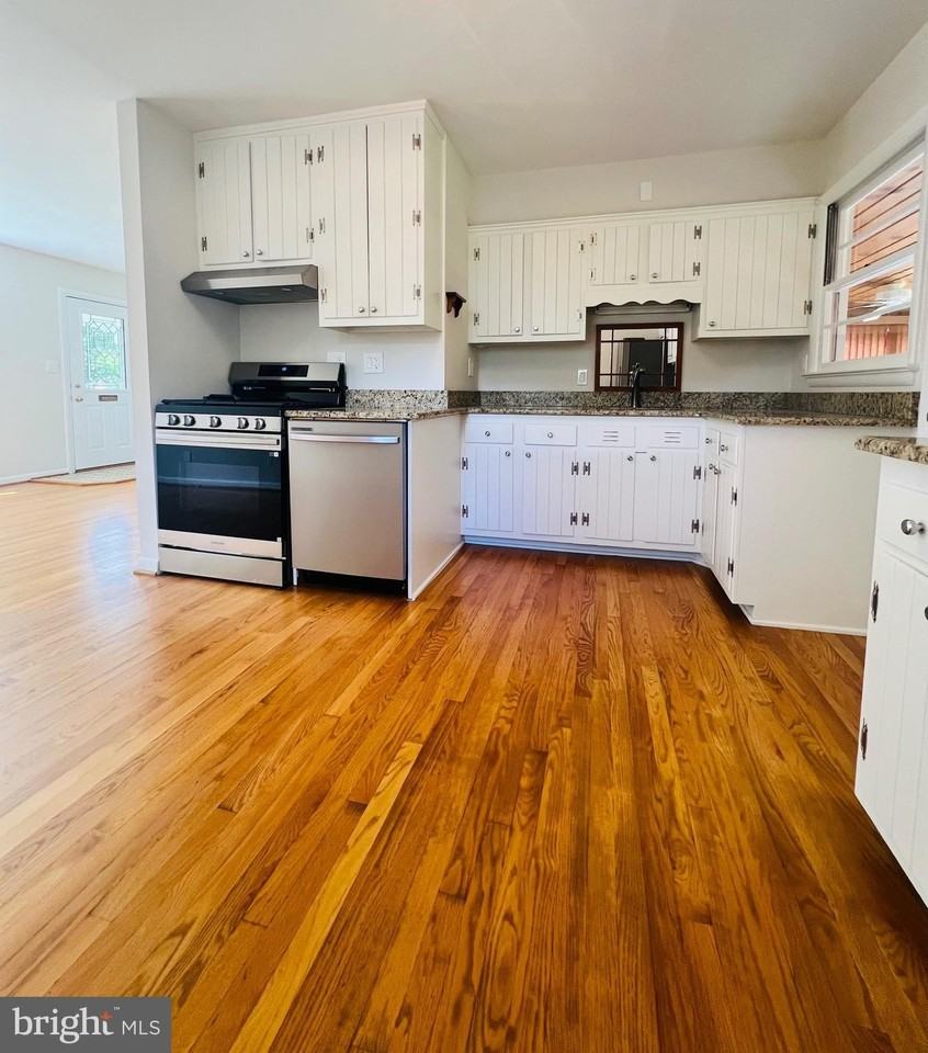 407 Anderson Ave - Photo 7 of 36
