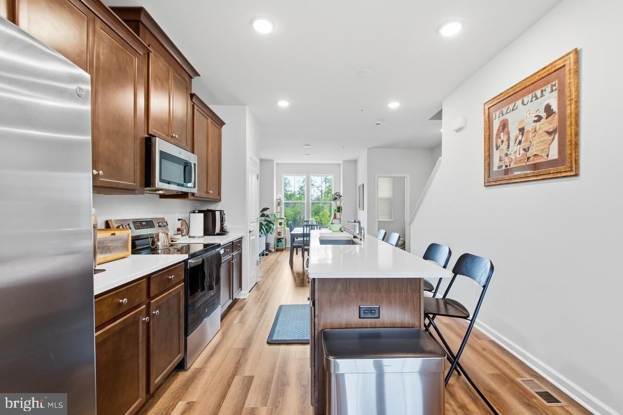 3469 Carnaby St - Photo 3 of 34