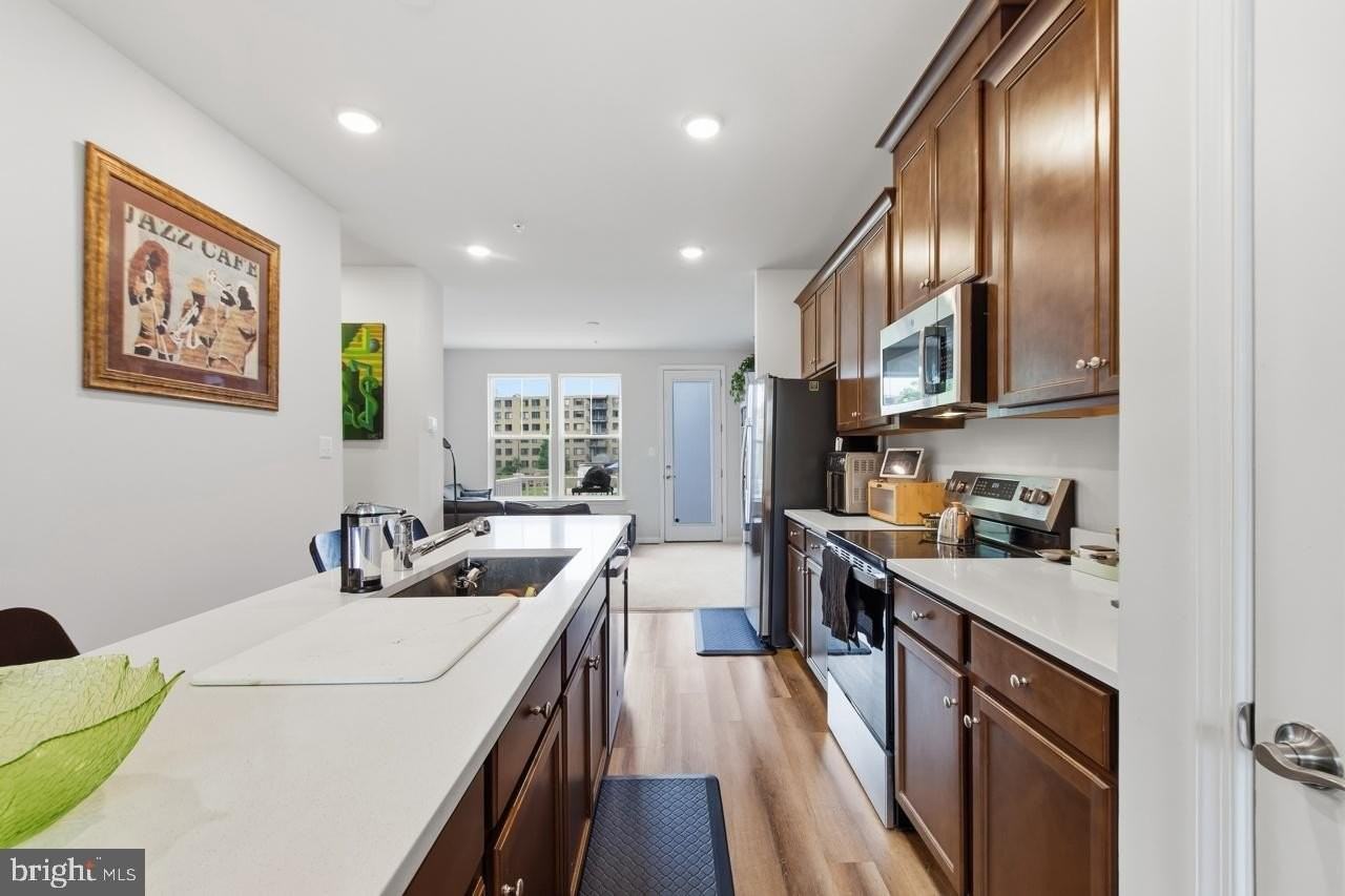 3469 Carnaby St - Photo 5 of 34