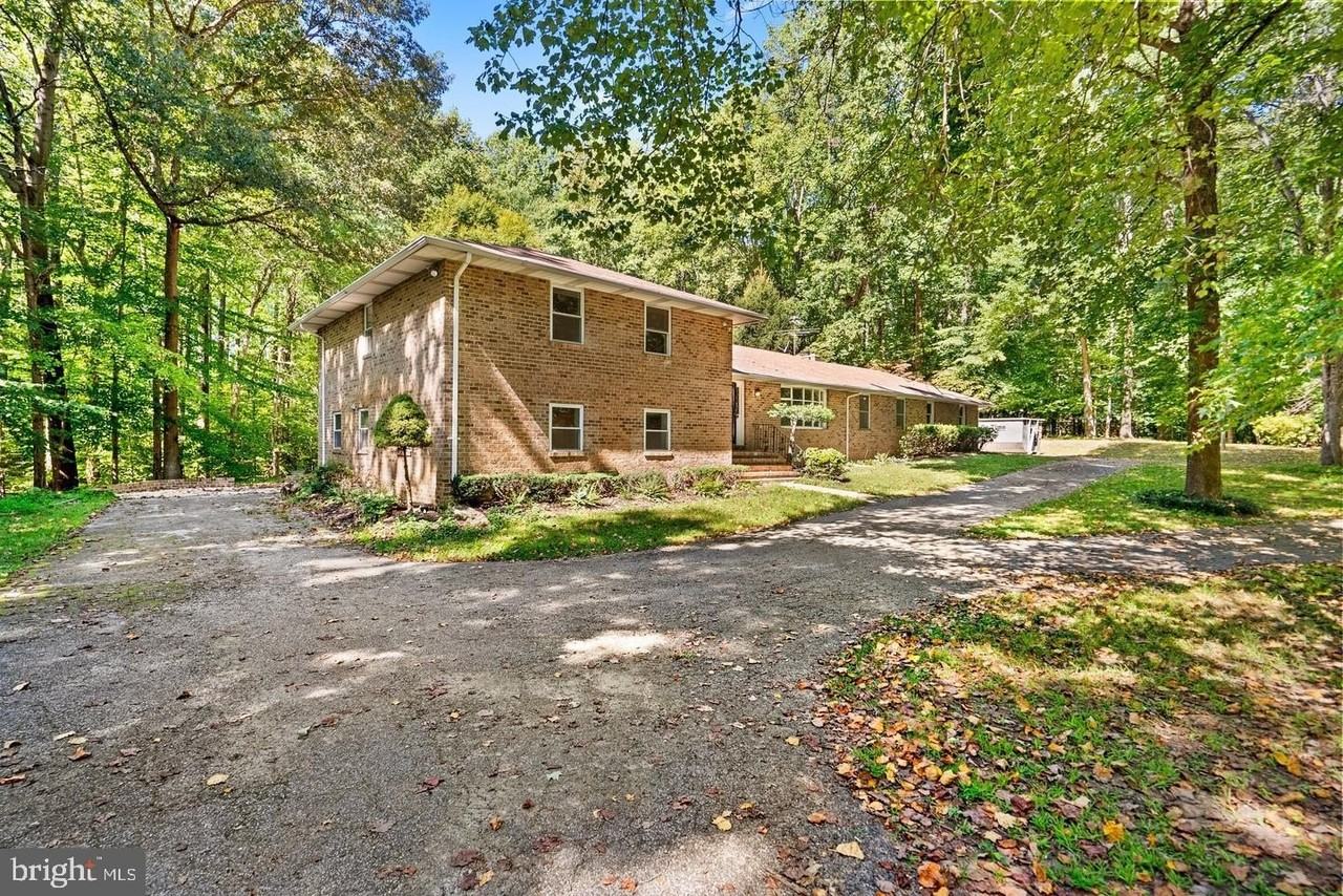 9409 Croom Acres Dr - Photo 2 of 27