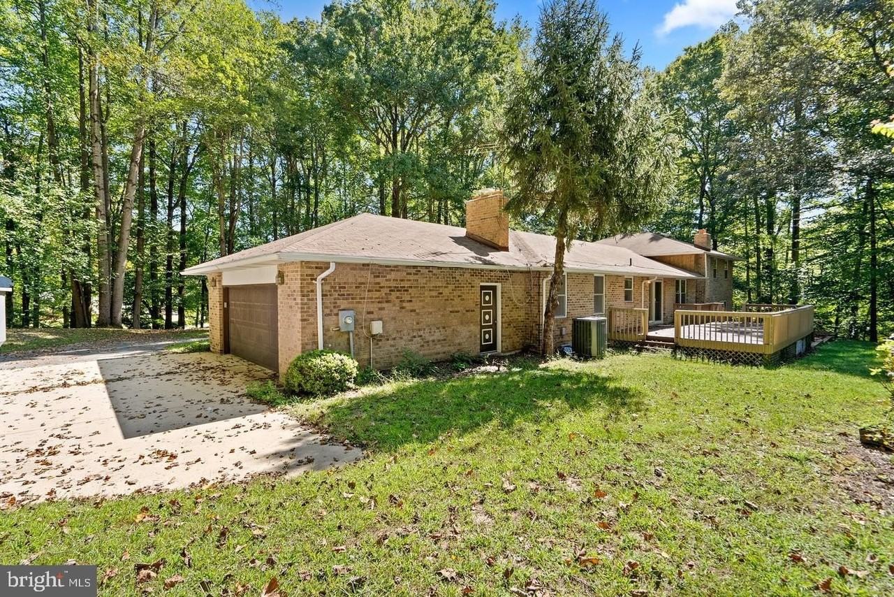 9409 Croom Acres Dr - Photo 3 of 27