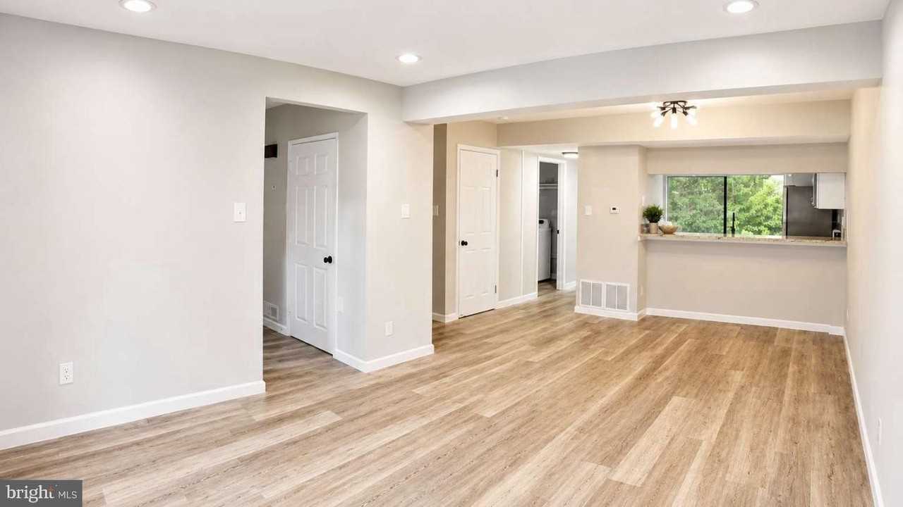 95 Dorset Dr - Photo 2 of 4