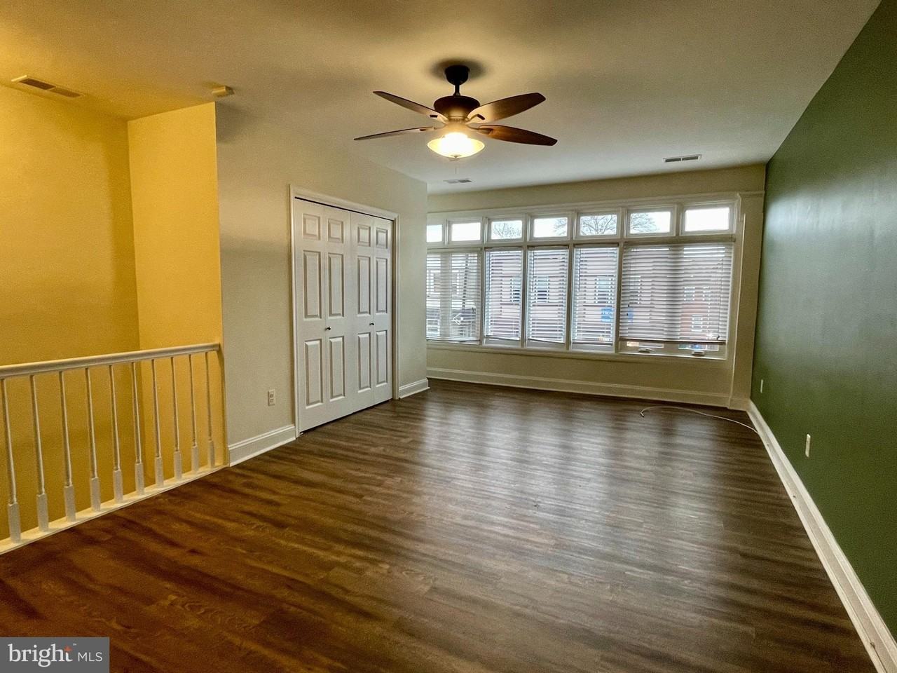 581 Haddon Ave - Photo 4 of 17