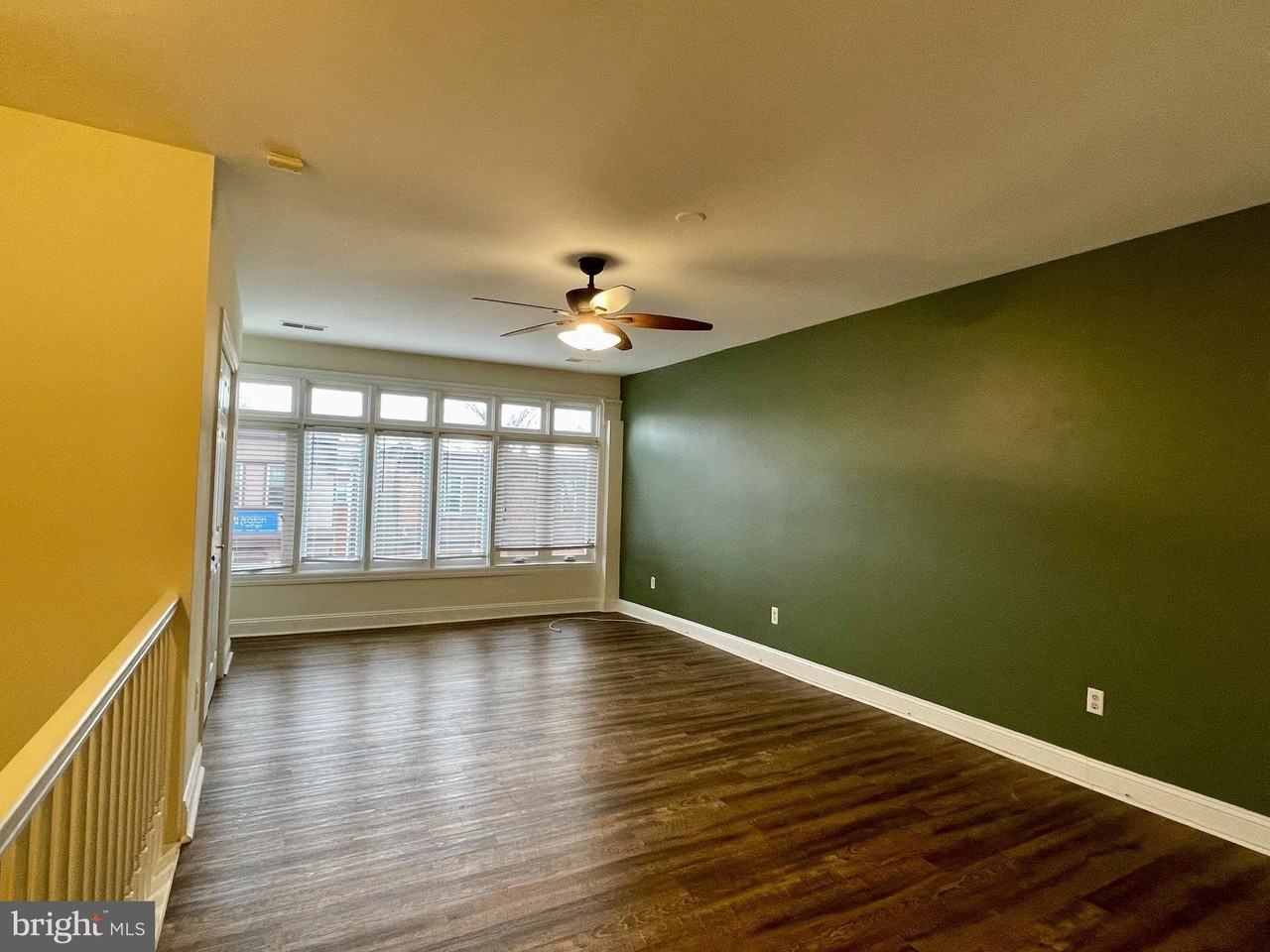 581 Haddon Ave - Photo 5 of 17