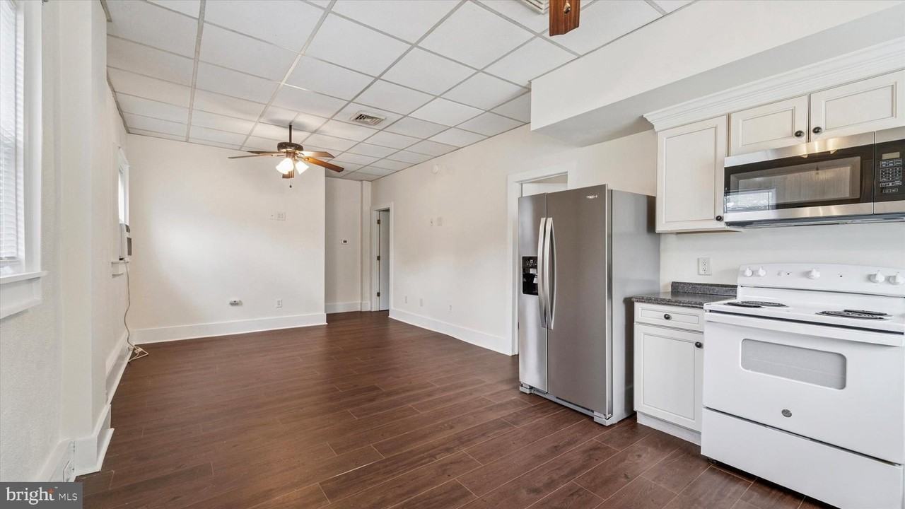 221 Center St - Photo 2 of 15