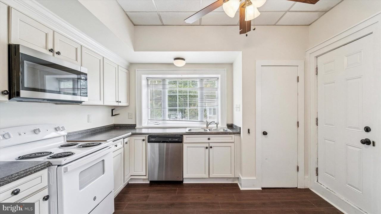 221 Center St - Photo 4 of 15