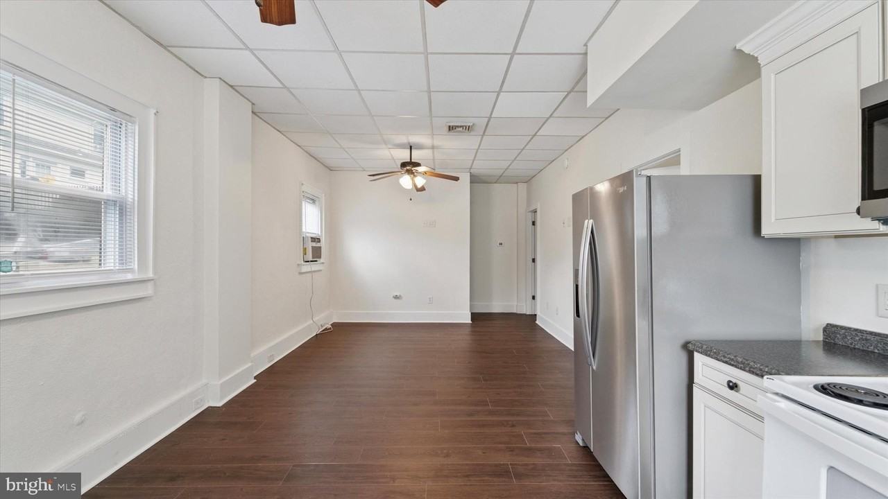 221 Center St - Photo 6 of 15
