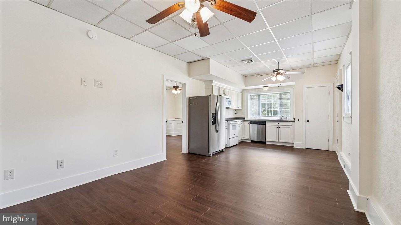 221 Center St - Photo 7 of 15
