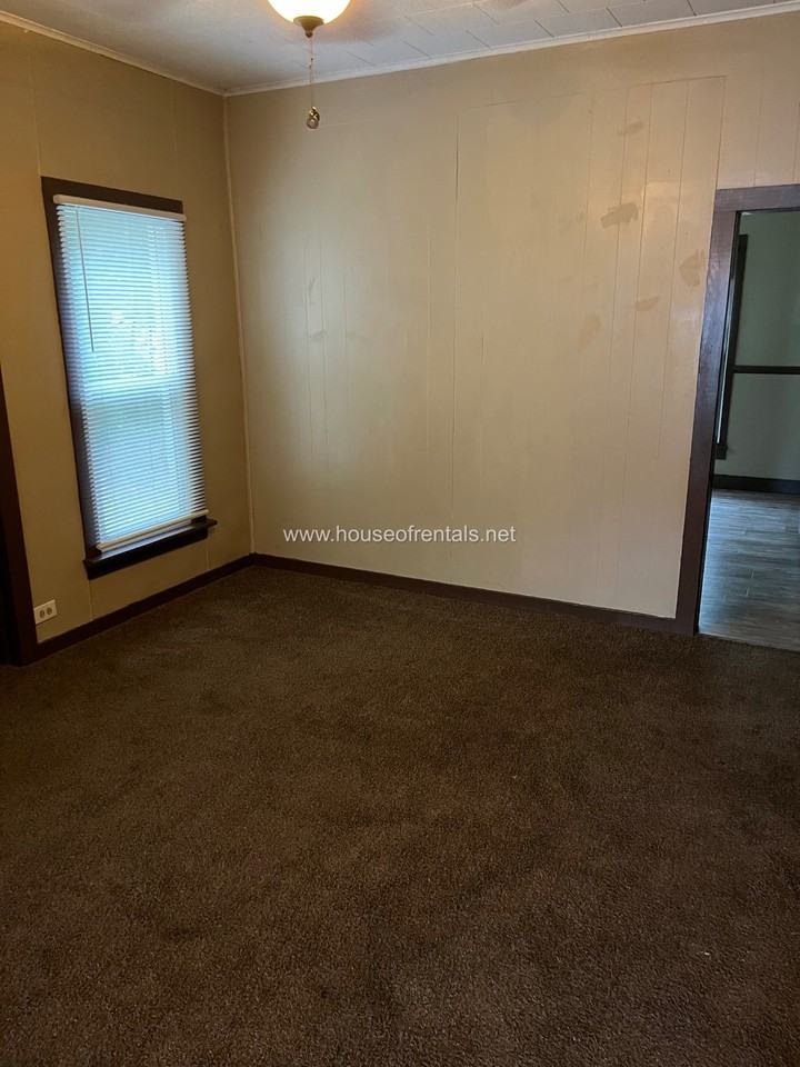 705 N Garfield St #1 - Photo 3 of 11