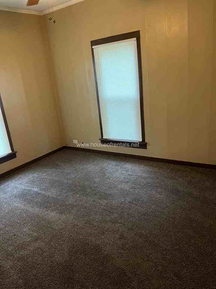 705 N Garfield St #1 - Photo 4 of 11