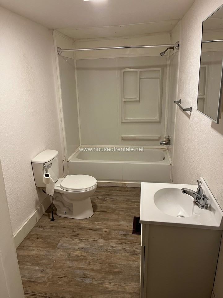 705 N Garfield St #1 - Photo 5 of 11