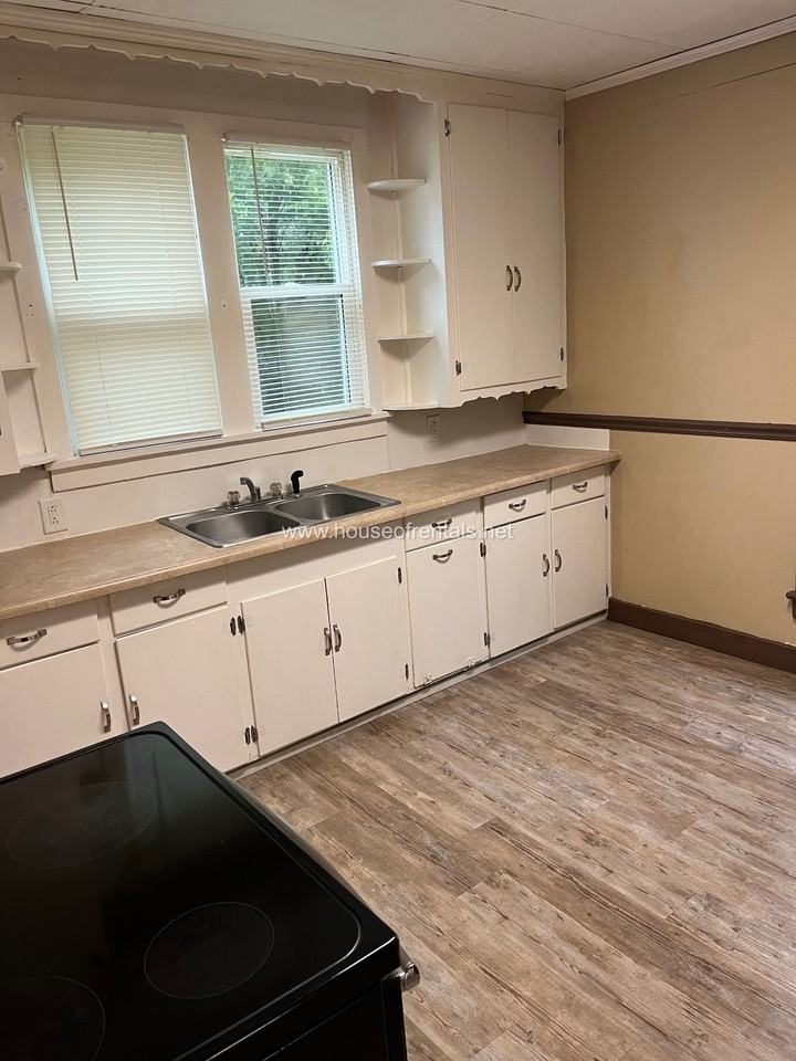 705 N Garfield St #1 - Photo 6 of 11