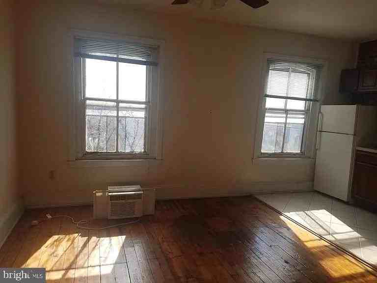 1919 Spring Garden St #3F - Photo 4 of 15