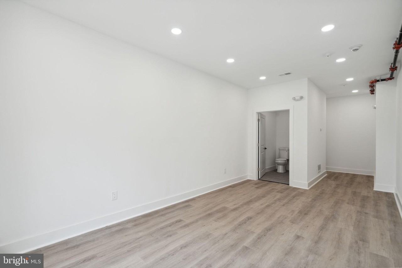 528 W Berks St #1 - Photo 2 of 26