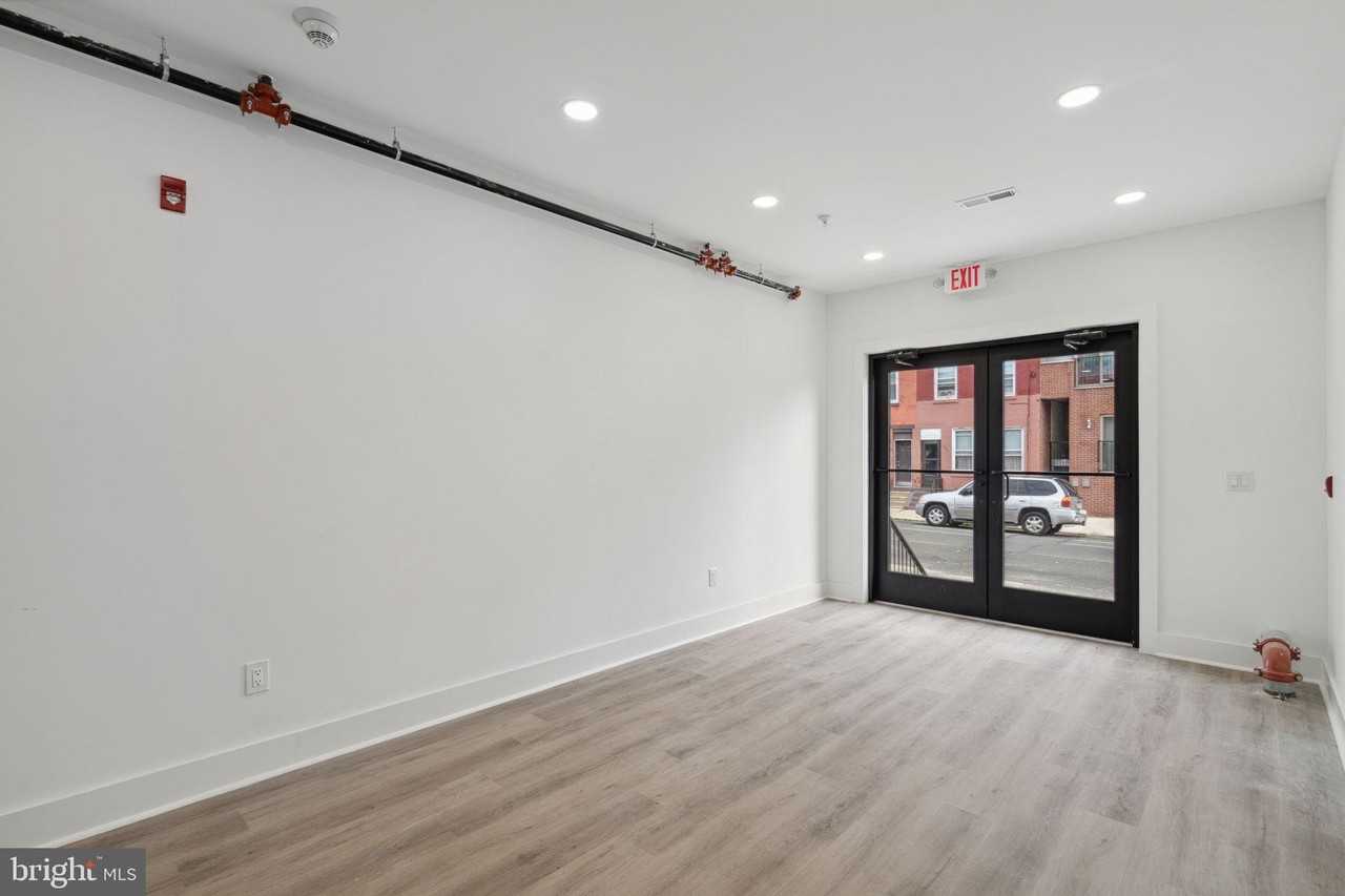 528 W Berks St #1 - Photo 4 of 26