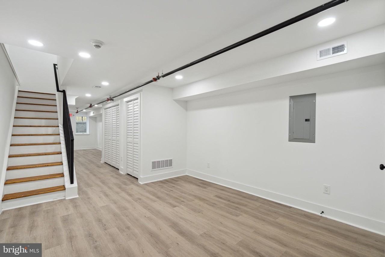 528 W Berks St #1 - Photo 6 of 26