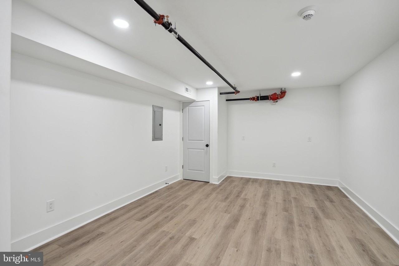 528 W Berks St #1 - Photo 7 of 26