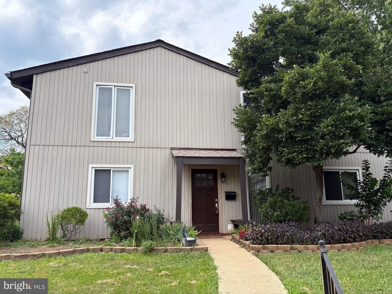 224 Willow Ter - Photo 2 of 32