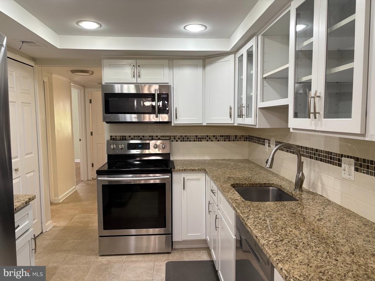 224 Willow Ter - Photo 7 of 32