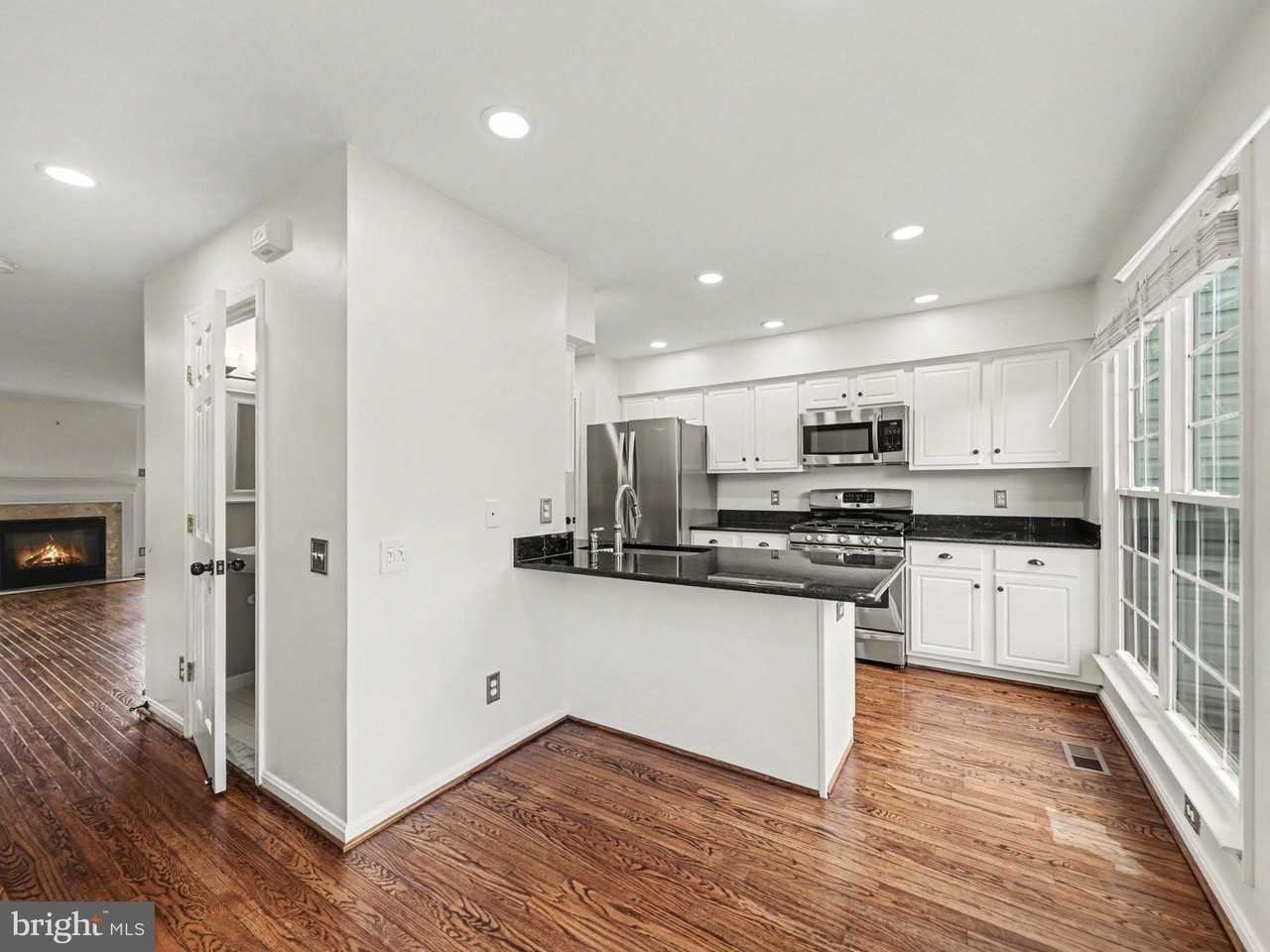 11527 Bertram St - Photo 7 of 26