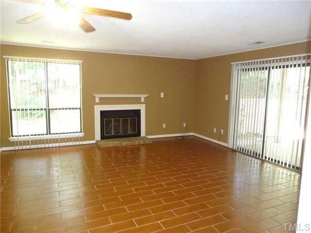 110 Manhattan Ct - Photo 4 of 14