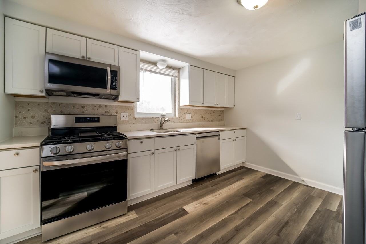 211 Andora Dr - Photo 2 of 12