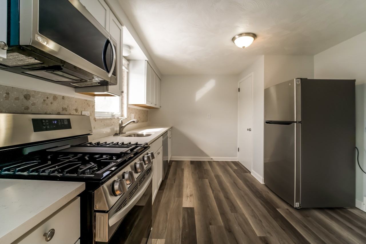 211 Andora Dr - Photo 3 of 12