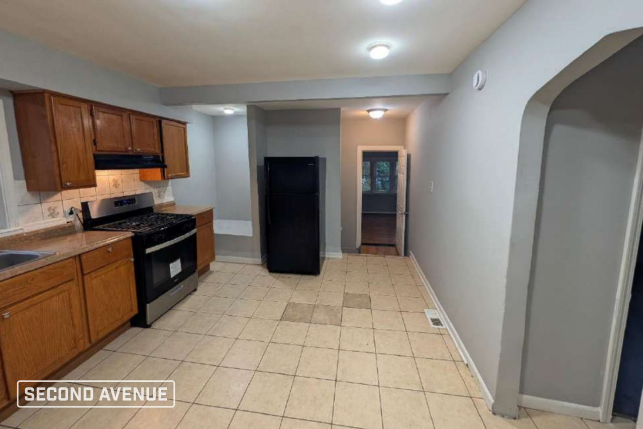 8512 S Aberdeen St - Photo 4 of 20
