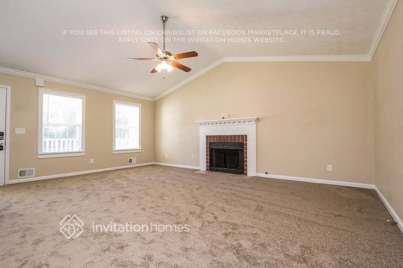 449 Tower Pl - Photo 3 of 25
